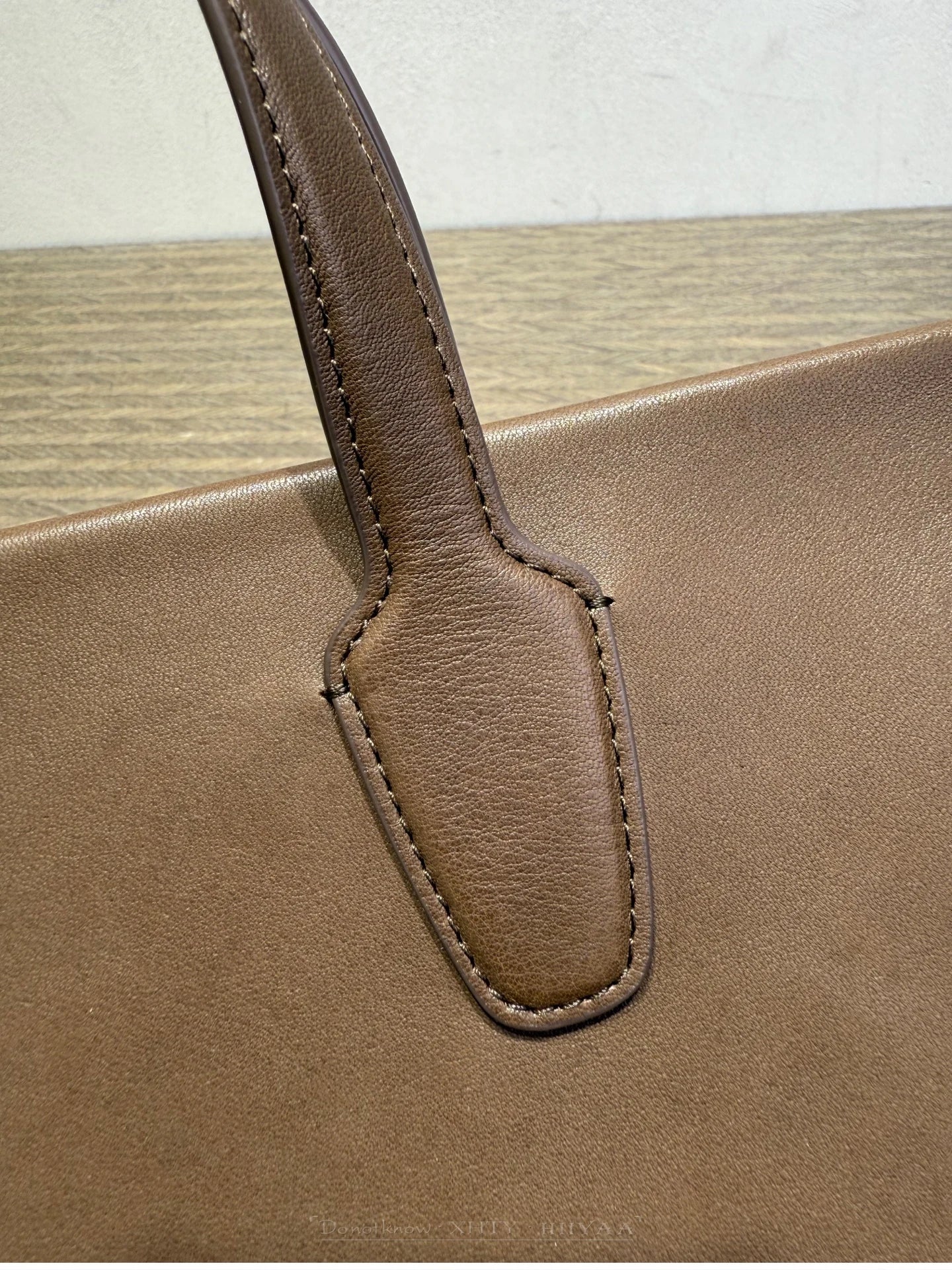 Vintage Genuine Leather Handbag Women Sheepskin Lining Soft Retro Top Grain Cowhide  Water Absorbing Large Capacity Commuter