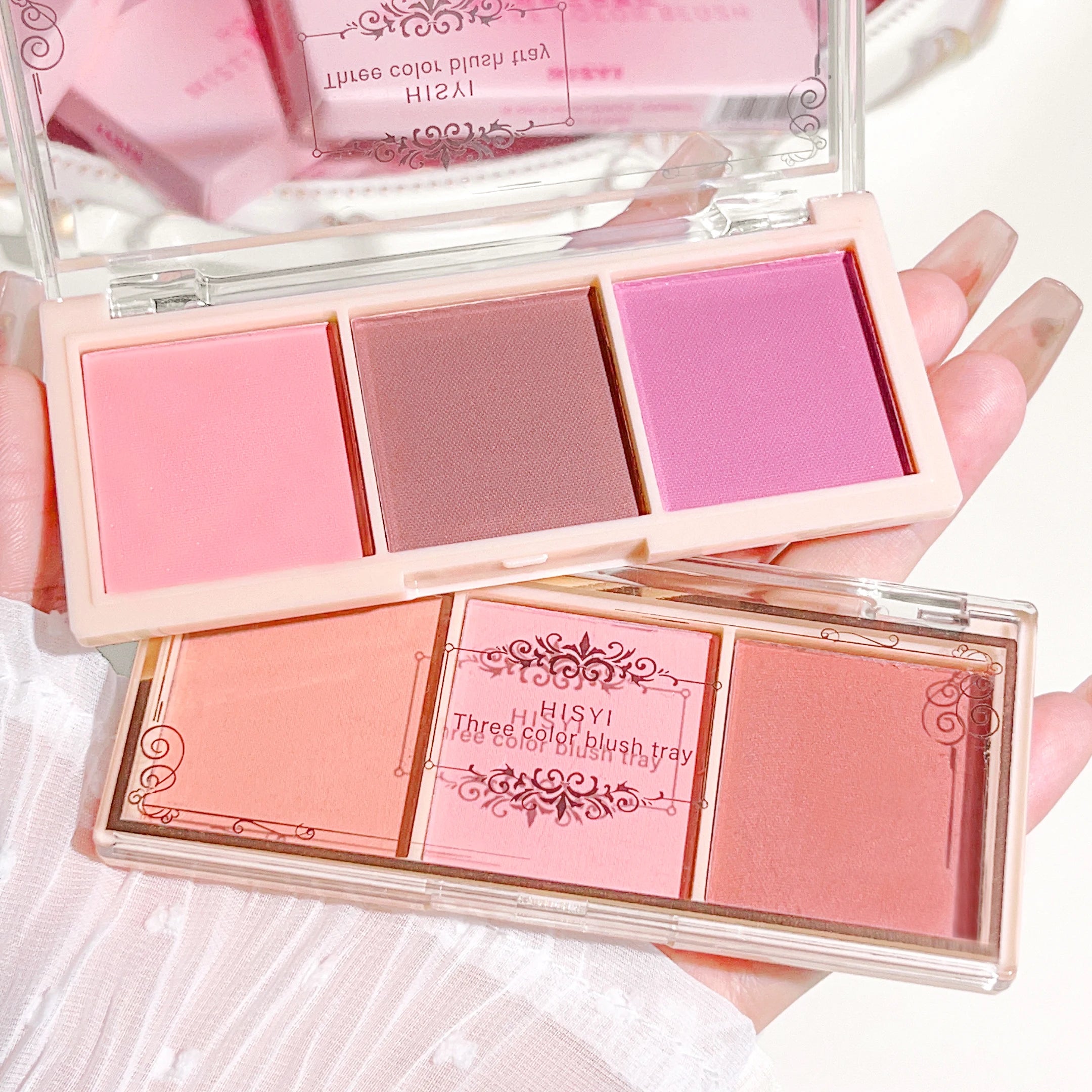 Tidesmit HISYI three-color matte blush palette shade swatch showing natural pigment and delicate non-flying powder