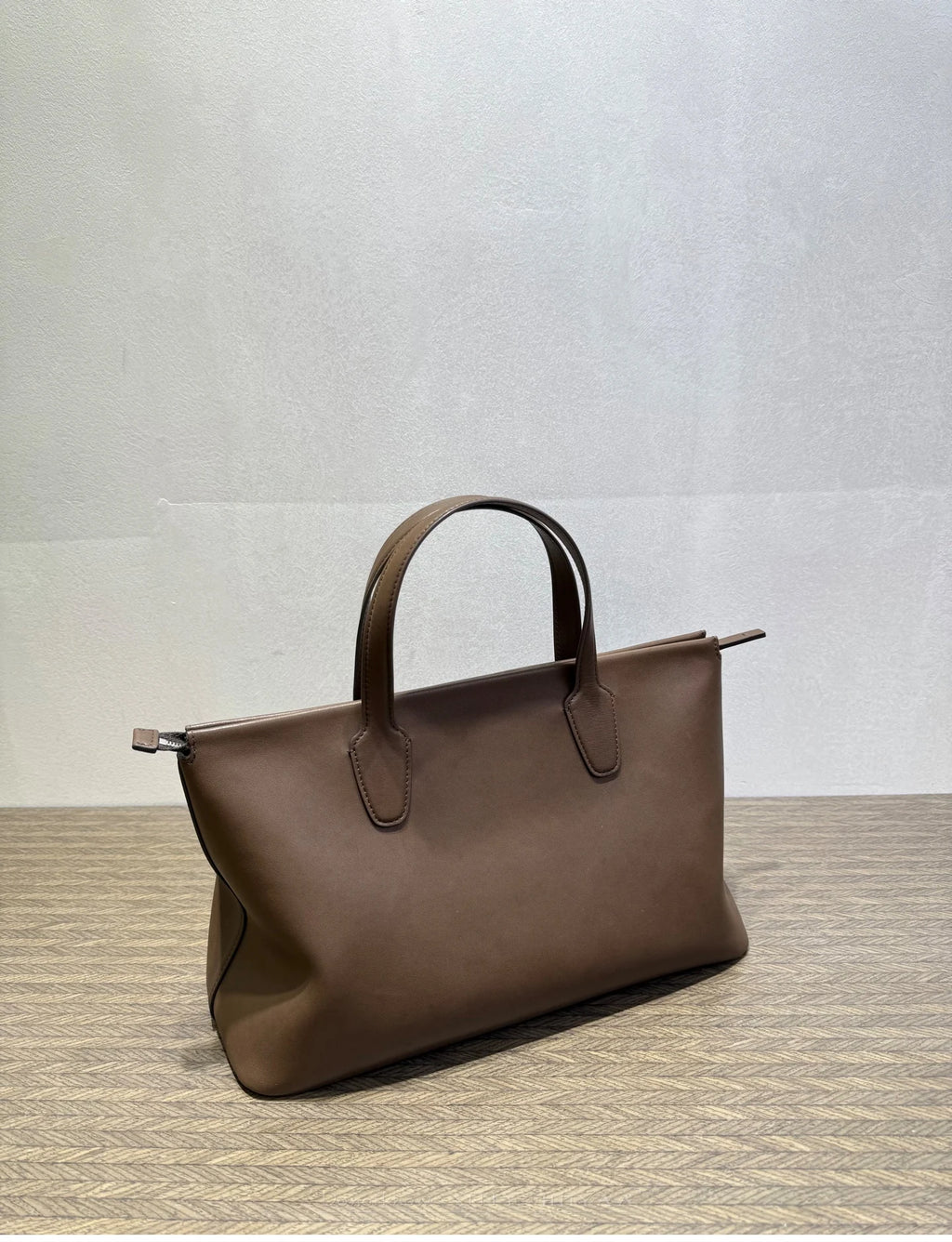 Vintage Genuine Leather Handbag Women Sheepskin Lining Soft Retro Top Grain Cowhide  Water Absorbing Large Capacity Commuter