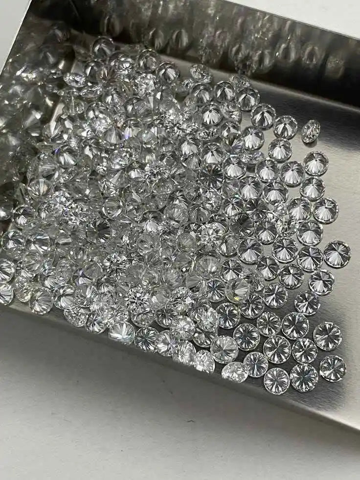 Loose round brilliant diamonds in a tray, many small clear stones