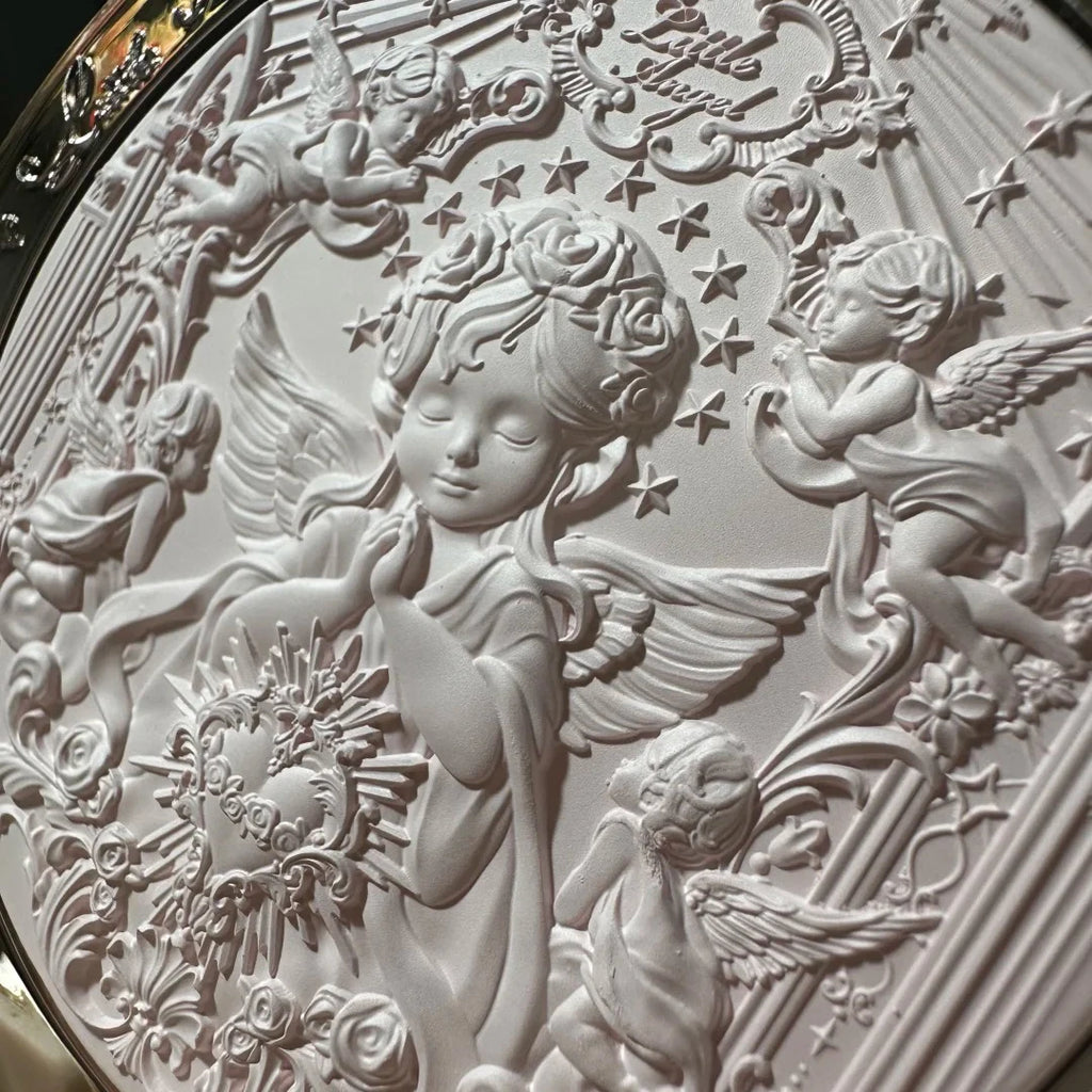 Tidesmit Flower Knows Little Angel embossed face highlighter palette texture close-up for shimmering 3D makeup