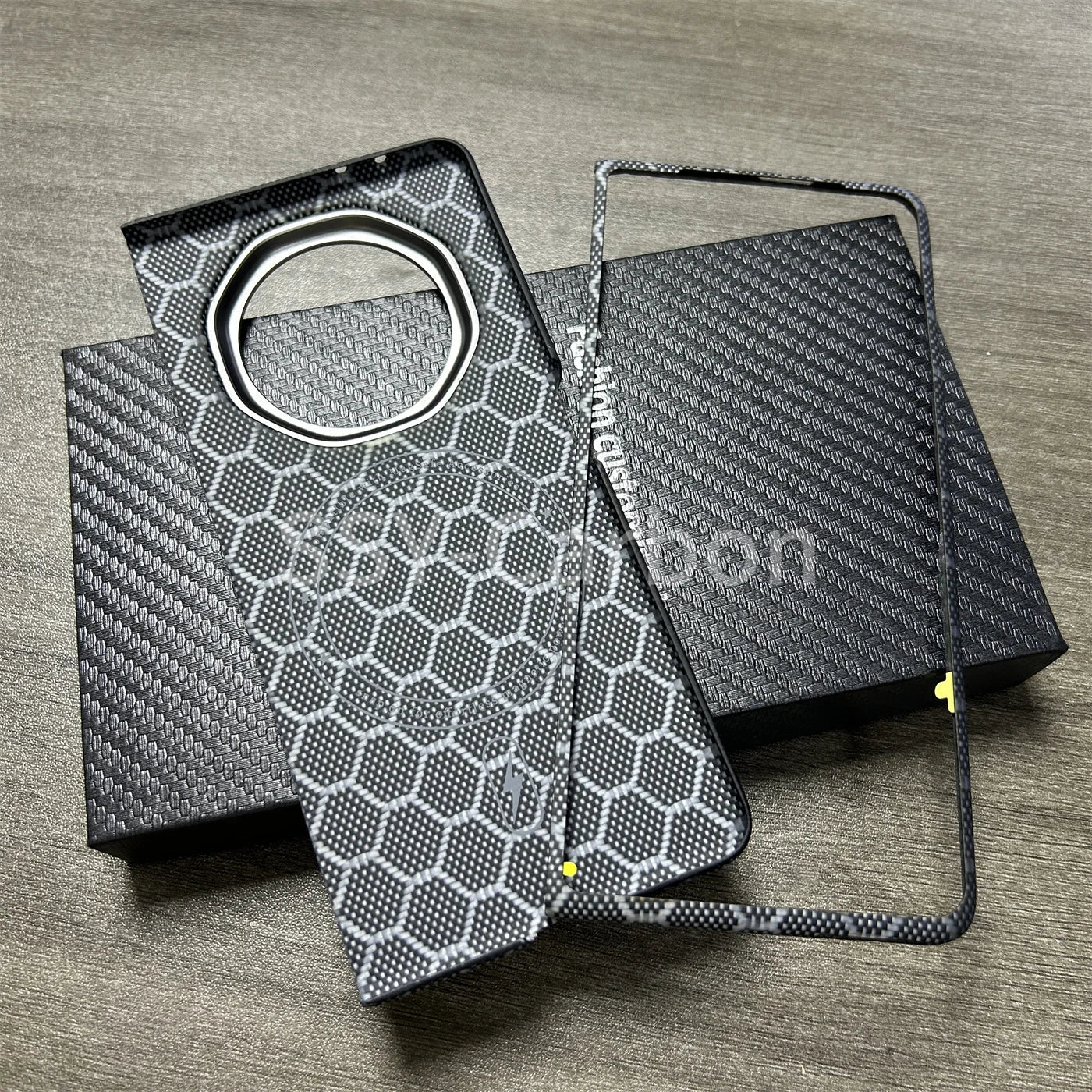Honor Magic V3 Carbon Fiber Case | Slim Shock-Absorbing Magnetic Cover Tidesmit