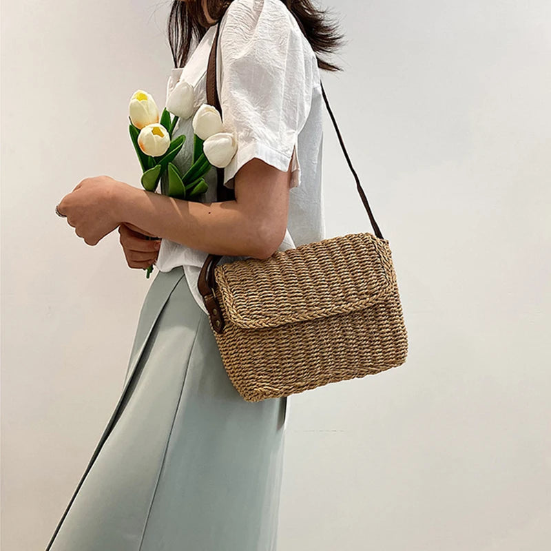 Fashion Women Weave Straw Shoulder Bag Raffia Messenger Bag New Trendy Vintage Crossbody Bag for Summer Straw Beach Bag