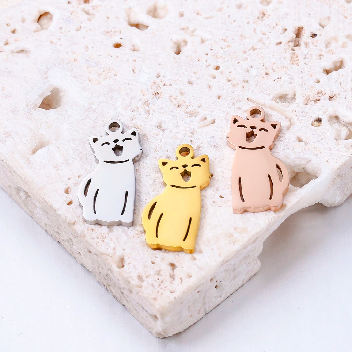 Stainless steel cat charms in silver, gold, and rose gold for DIY pet jewelry necklaces and bracelets.