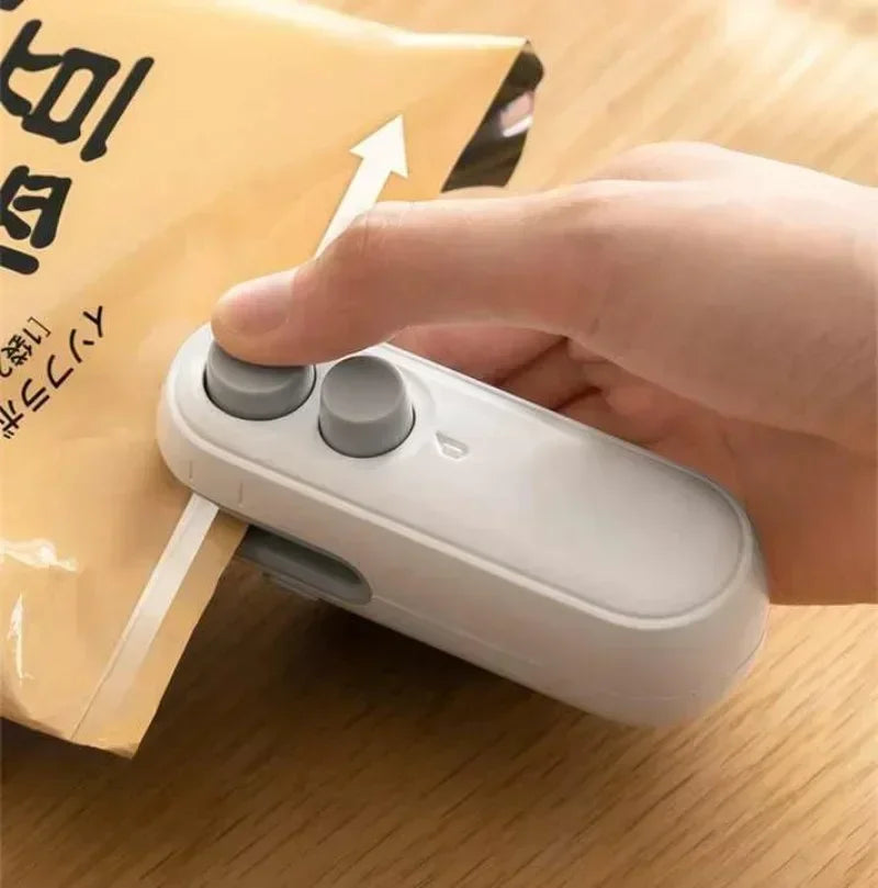 Handheld Bag Sealers USB-C Rechargeable Sealers Food Vacuum Sealers Portable Sealing Machine Mini Plastic Bag Sealers