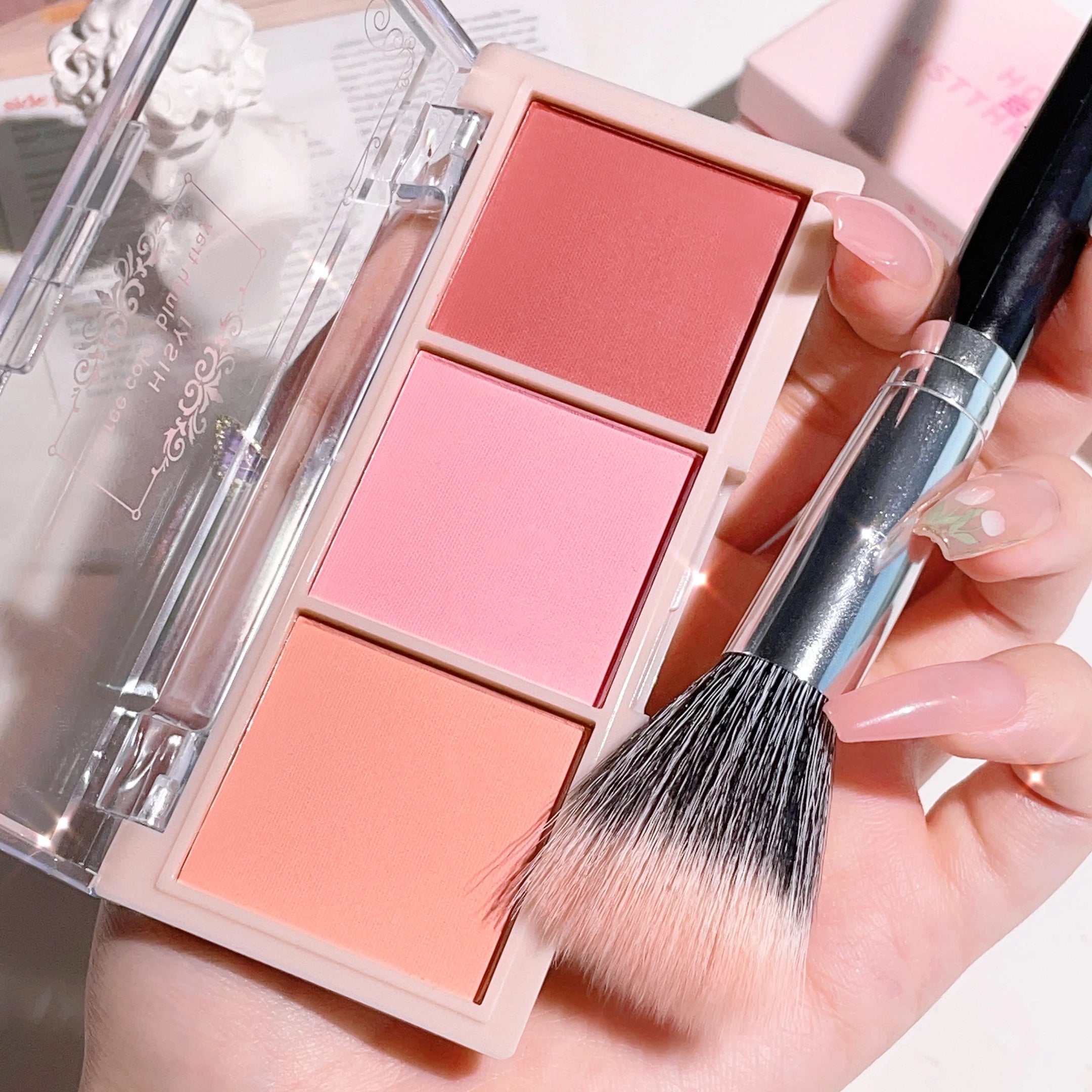 Tidesmit HISYI three-color matte blush palette swatch showing natural pigment and delicate texture for face makeup