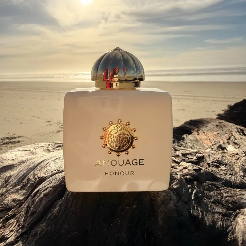 Amouage Honour Women EDP, 100ml floral oriental perfume. White square bottle, gold cap, vanilla, musk, woody notes.