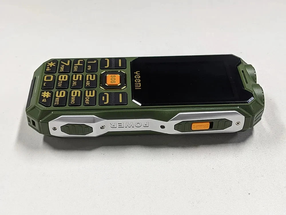 YEEMI Q8 2G CellPhone 2.4inches GSM HD Display Dual SIM Loud Voice Big Keyboard Dual Flashlight Mobile Phone Excellent Quality