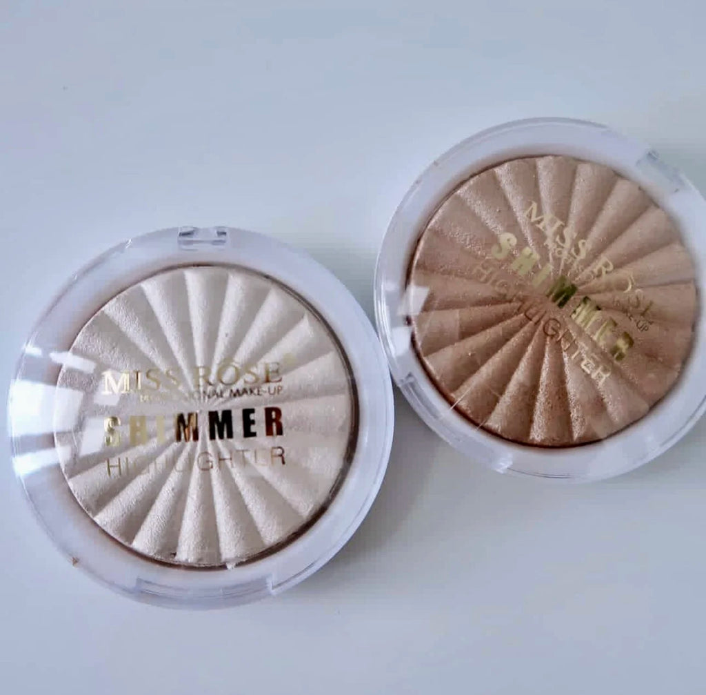 Tidesmit 3D pearlescent shimmer highlighter powder texture close-up for radiant face makeup application