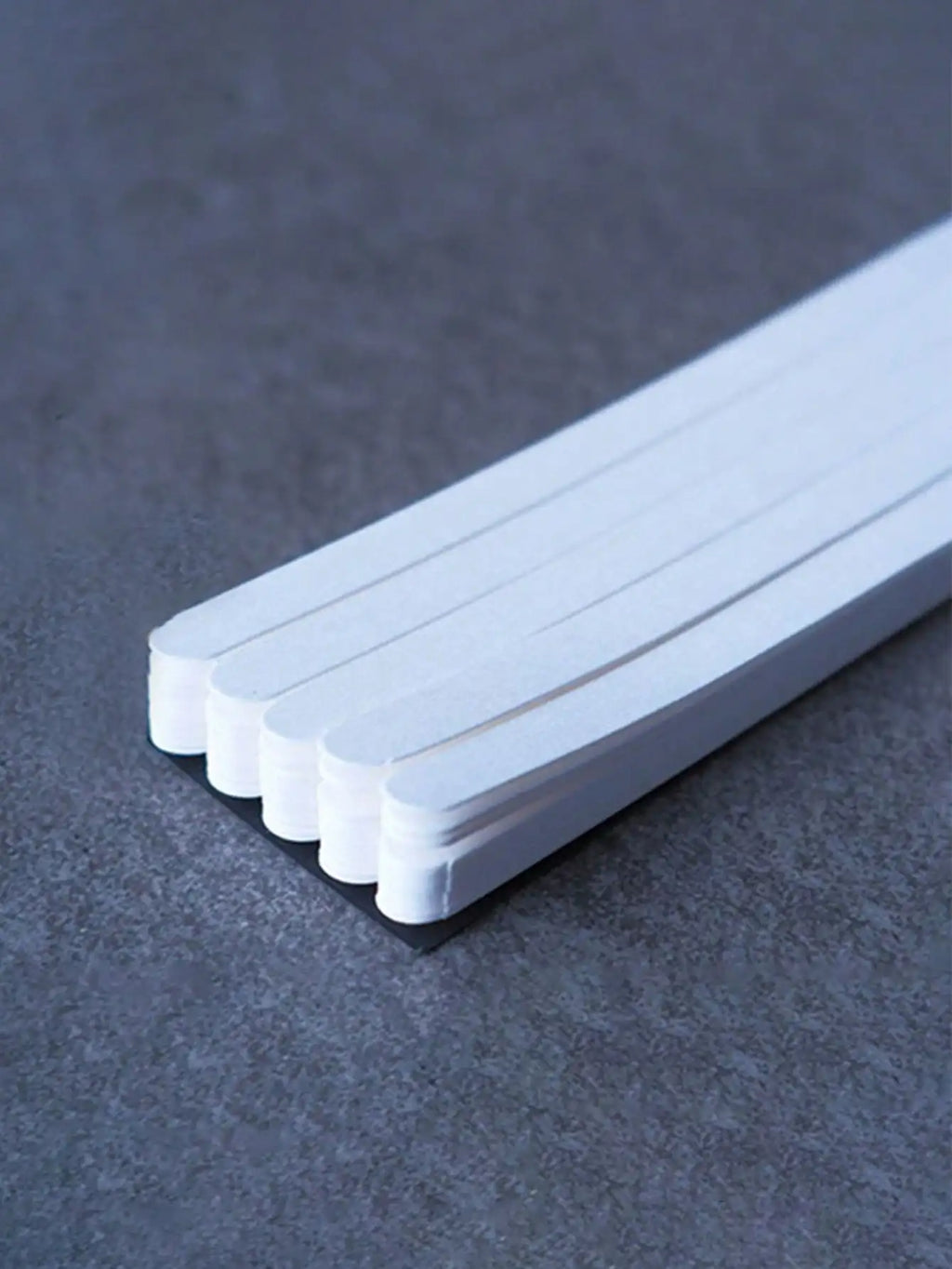 100pcs white disposable perfume fragrance test paper strips for essential oil and cologne scent testing.