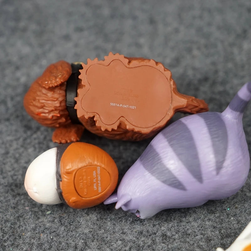 Cute collectible cat and dog toy figurines, perfect as animation-themed holiday gifts or desk decorations.