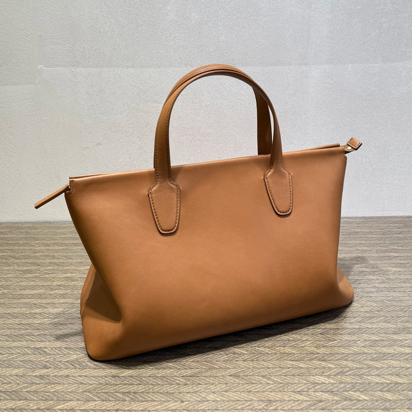 Vintage Genuine Leather Handbag Women Sheepskin Lining Soft Retro Top Grain Cowhide  Water Absorbing Large Capacity Commuter