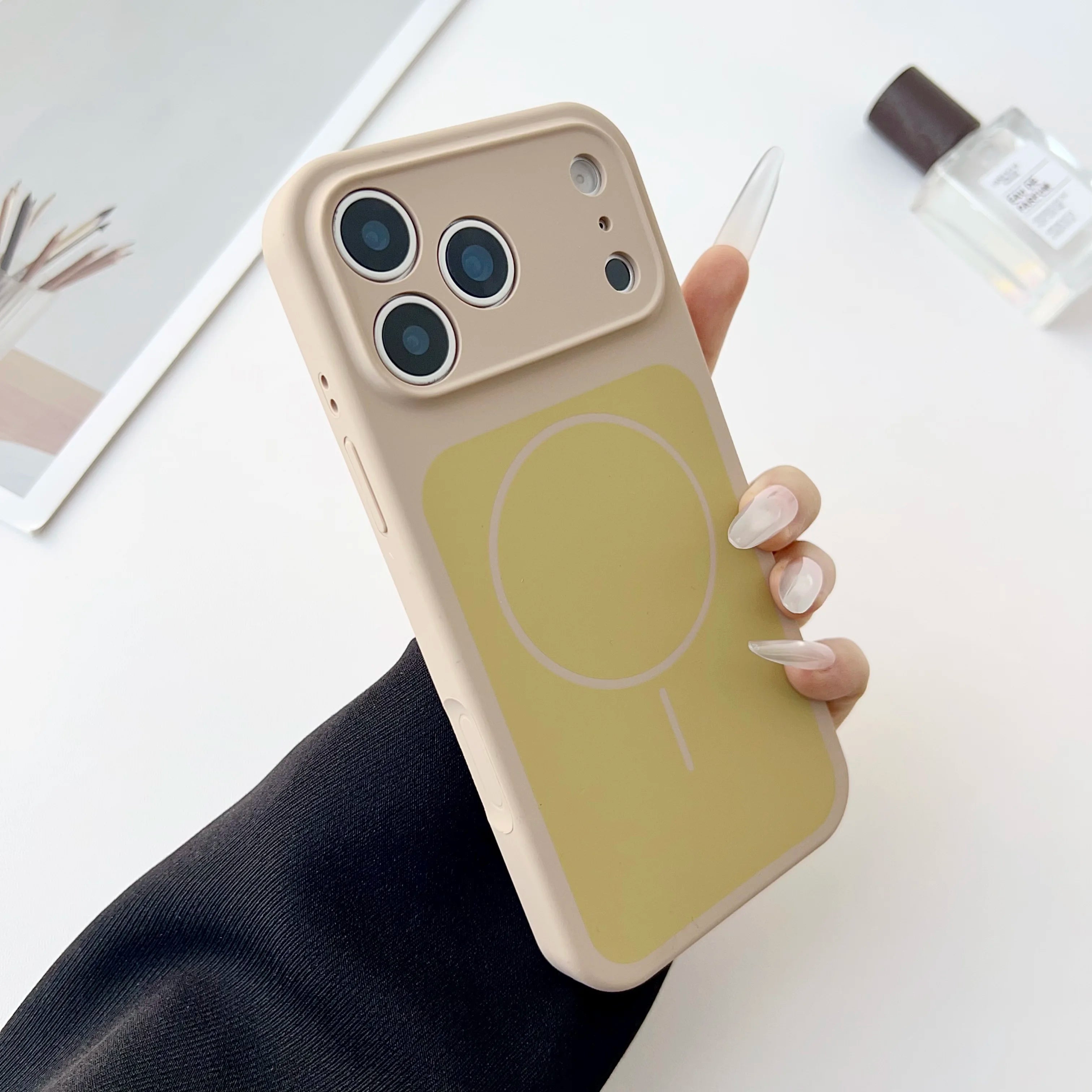 iPhone 17 Pro Max Magnetic Silicone Case - Shock-Absorbing Slim Cover Tidesmit