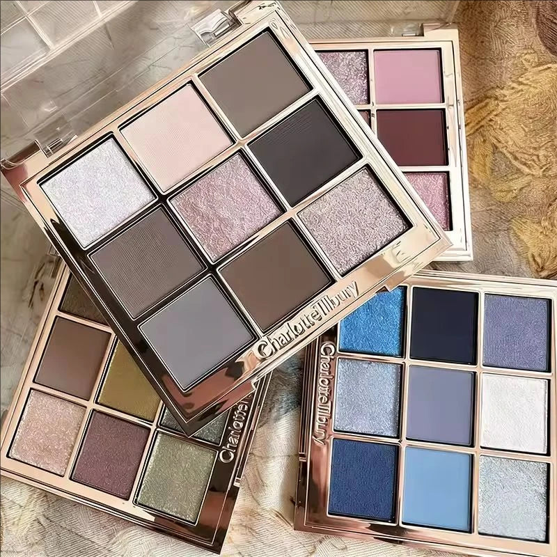 Tidesmit two-color heart blusher and eyeshadow palette in a detailed texture close-up for lasting face makeup