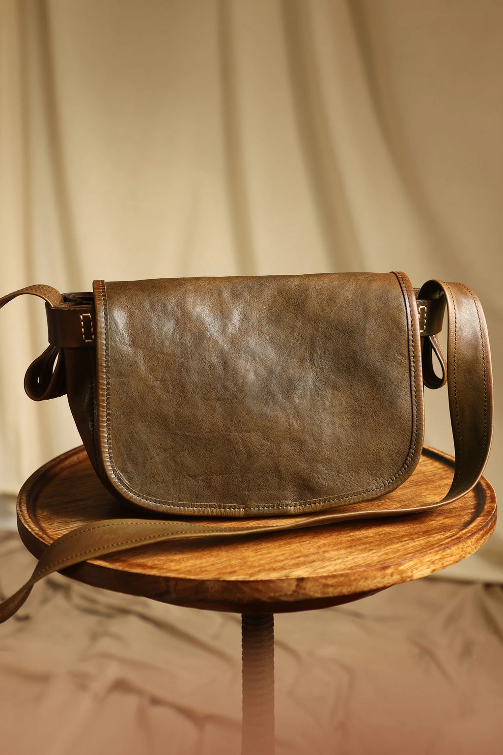 Casual daily luxury vintage designer handmade genuine leather men's women's shoulder bag vegetable tanned cowhide crossbody bag