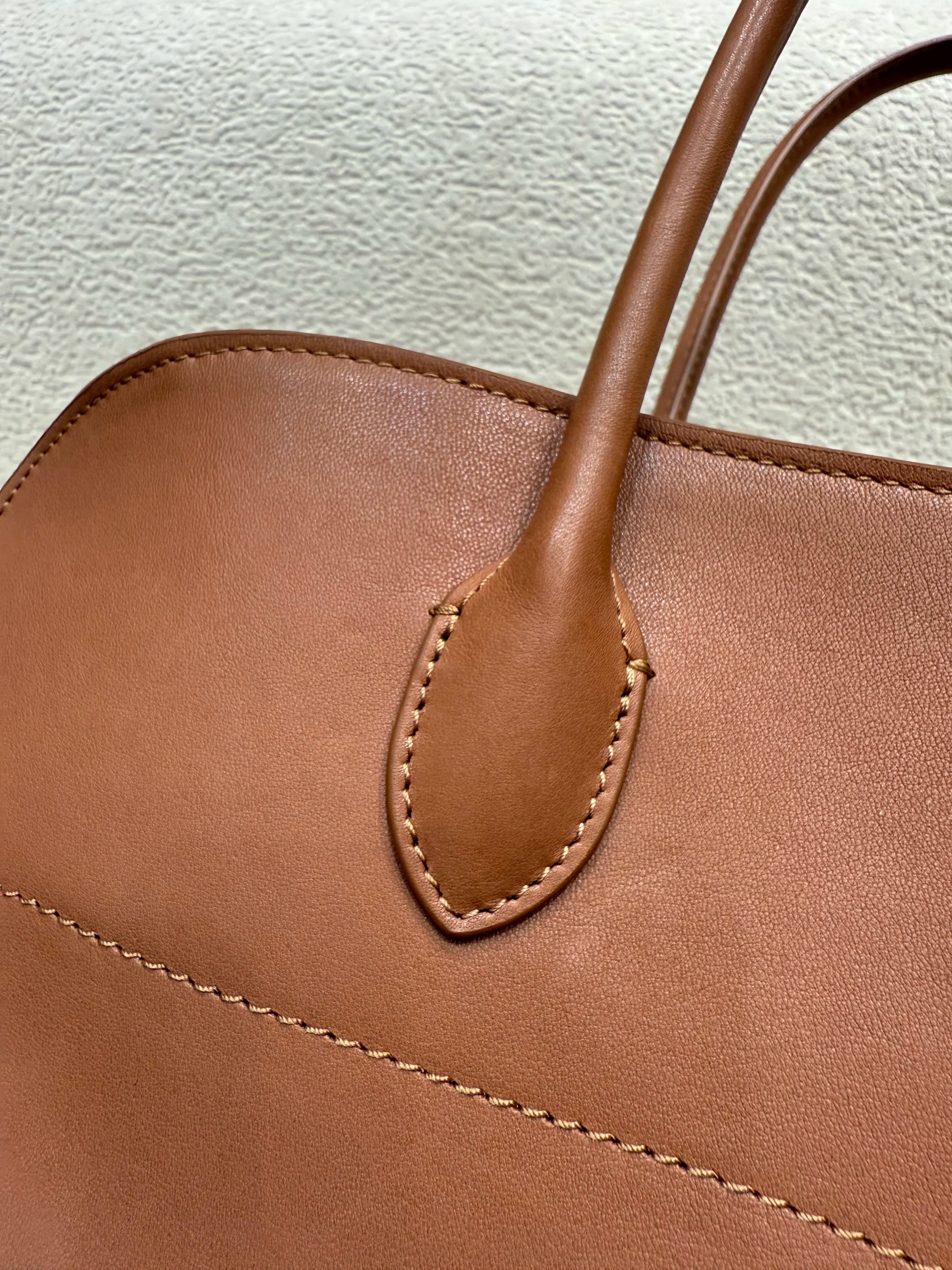 Unisex saddle leather all steel hardware inner sheepskin single shoulder large capacity hand-held horizontal bag