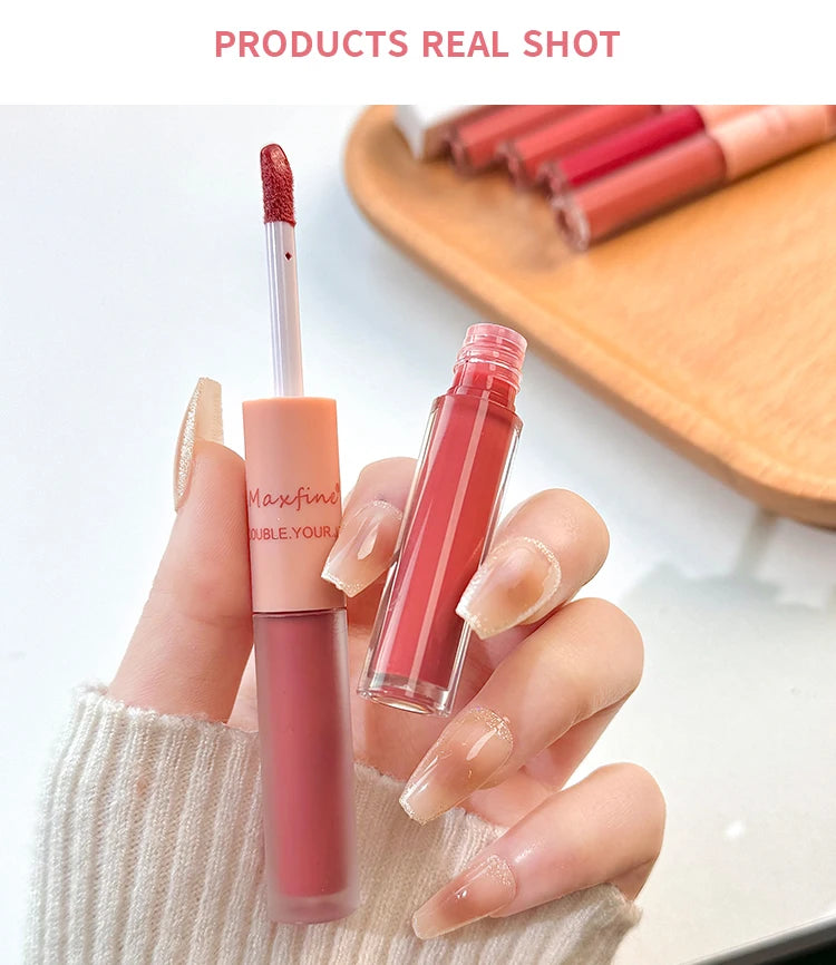 Double-ended matte and mirror finish lip gloss in rose pink with a smooth, moisturizing applicator wand.
