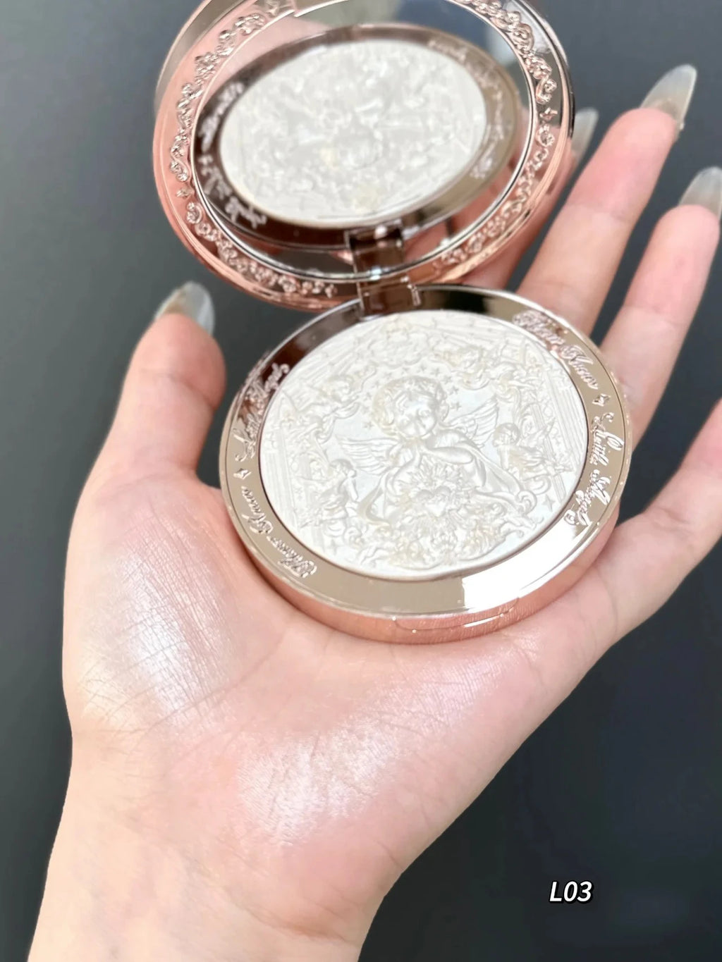 Tidesmit Flower Knows Little Angel relief highlight face powder texture close-up for radiant makeup contouring