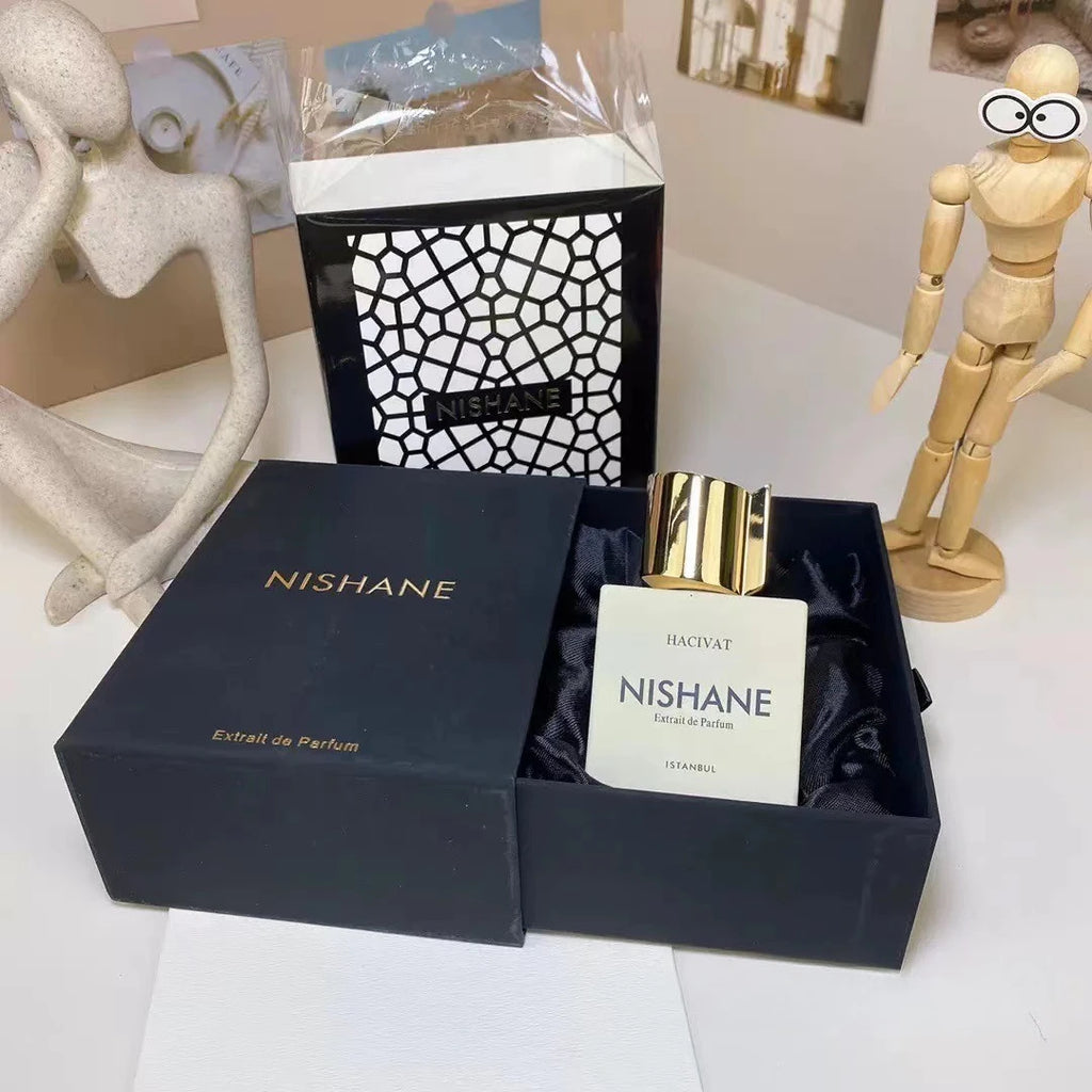 Nishane Hacivat Extrait de Parfum for men in square white bottle with gold cap, luxury 100ml fragrance gift set.