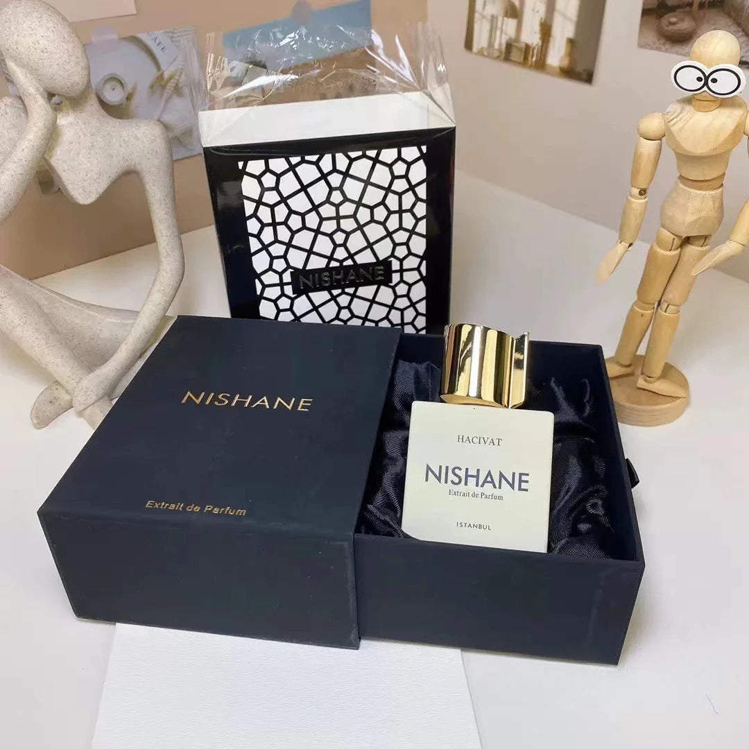 Nishane Hacivat Extrait de Parfum for men in square white bottle with gold cap, luxury 100ml fragrance gift set.