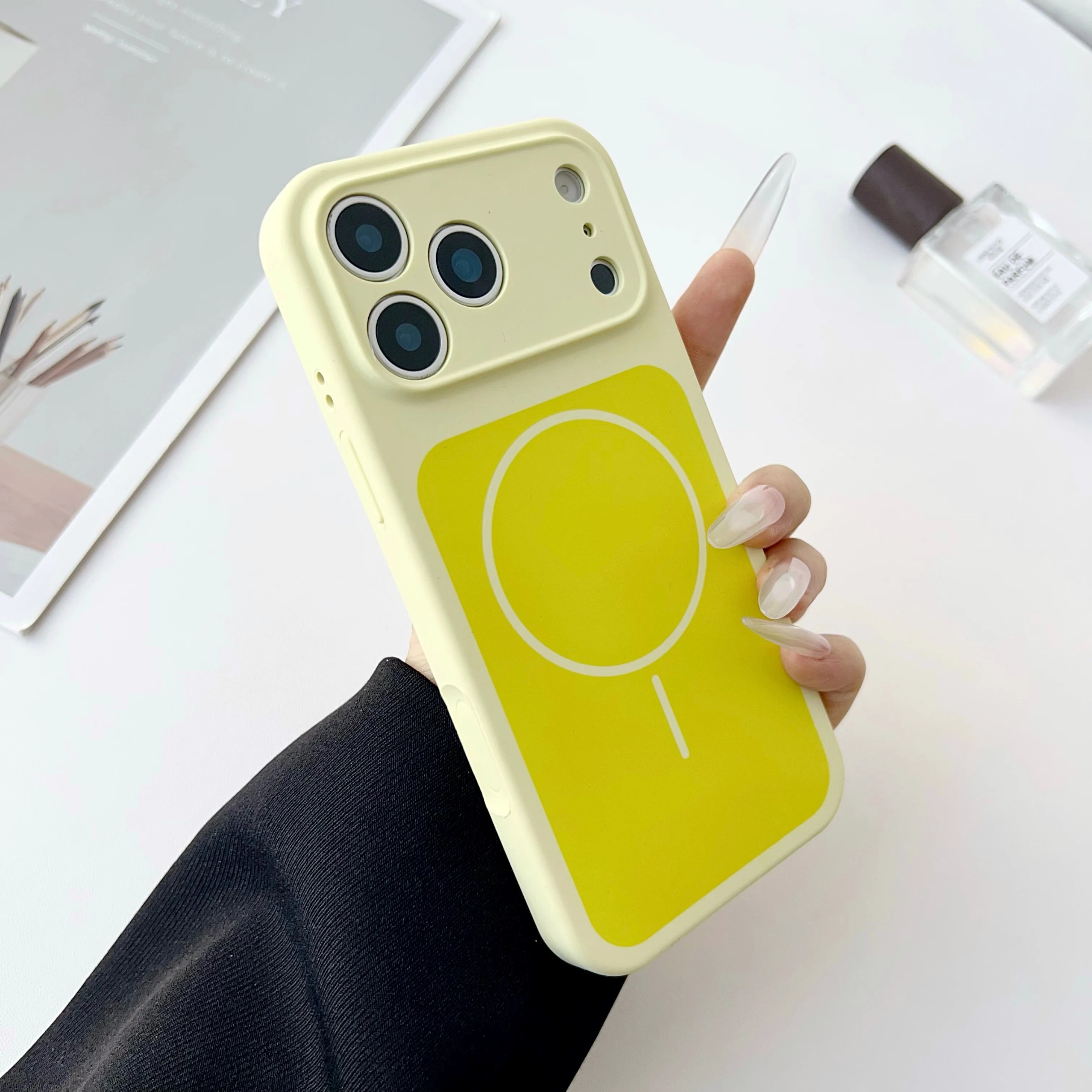 iPhone 17 Pro Max Magnetic Silicone Case - Shock-Absorbing Slim Cover Tidesmit
