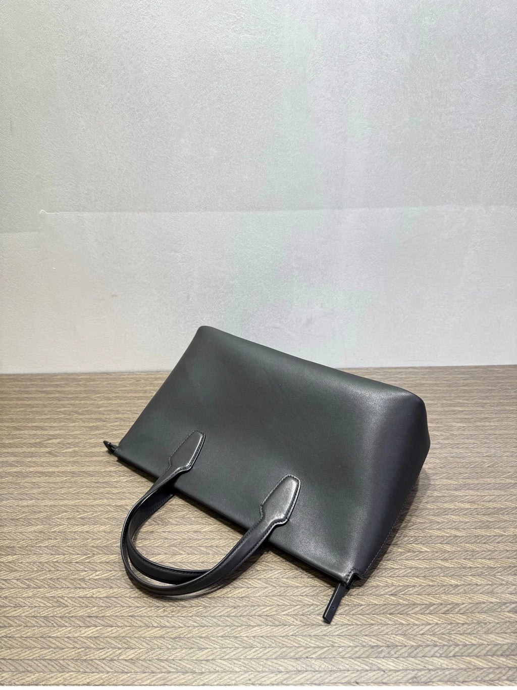 Vintage Genuine Leather Handbag Women Sheepskin Lining Soft Retro Top Grain Cowhide  Water Absorbing Large Capacity Commuter