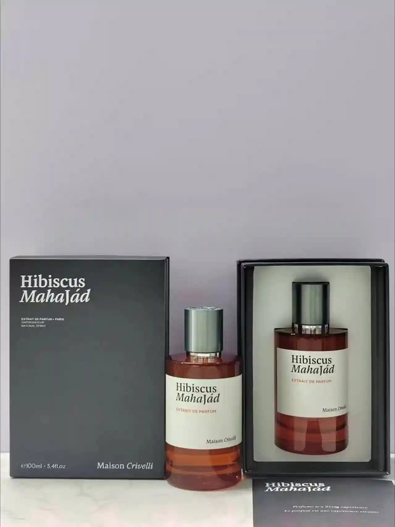 Hibiscus Mahajád 100ml extrait de parfum in a glass bottle with silver cap, presented in a black box with matching gift.