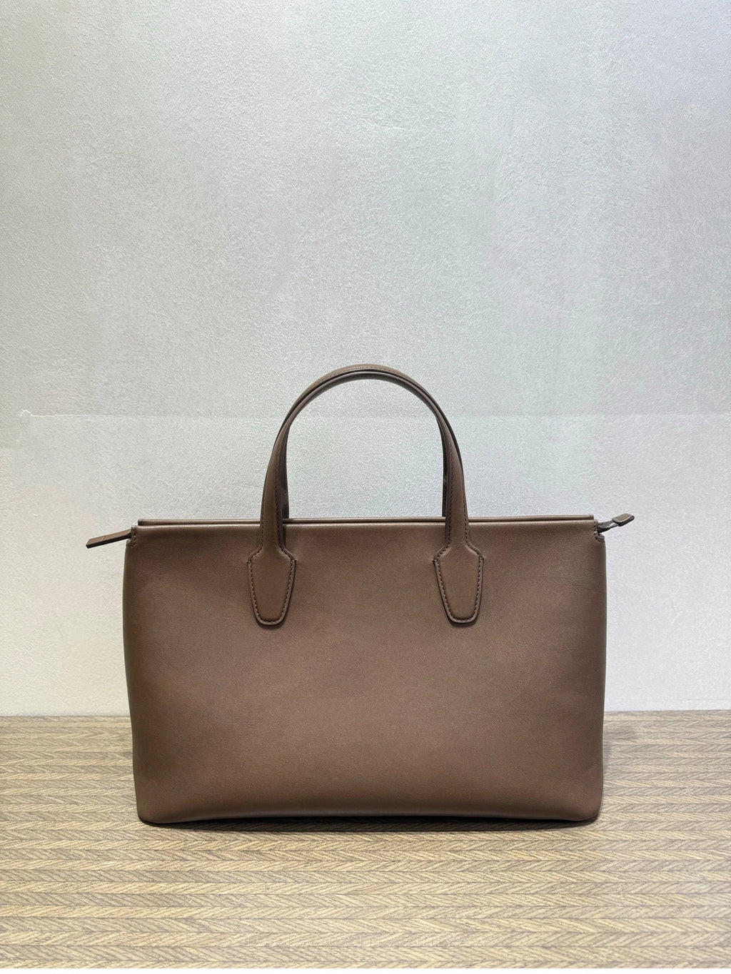 Vintage Genuine Leather Handbag Women Sheepskin Lining Soft Retro Top Grain Cowhide  Water Absorbing Large Capacity Commuter