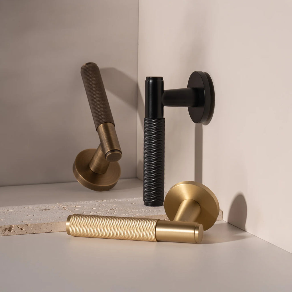 DOOROOM Brass Door Lock Set Modern Knurled Matte Black Interior Door Lock Decorative Lock Privacy Lock Passage Lock