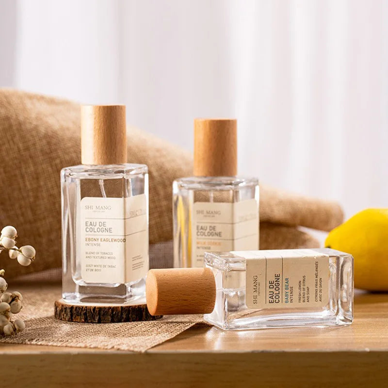 Shi Mang woody citrus Eau de Cologne set, rectangular glass bottles with wood caps, long-lasting unisex daily fragrance.