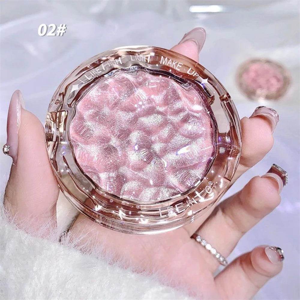 Tidesmit LEE INTO highlighter powder texture close-up featuring fine shimmer and silky pearlescent finish