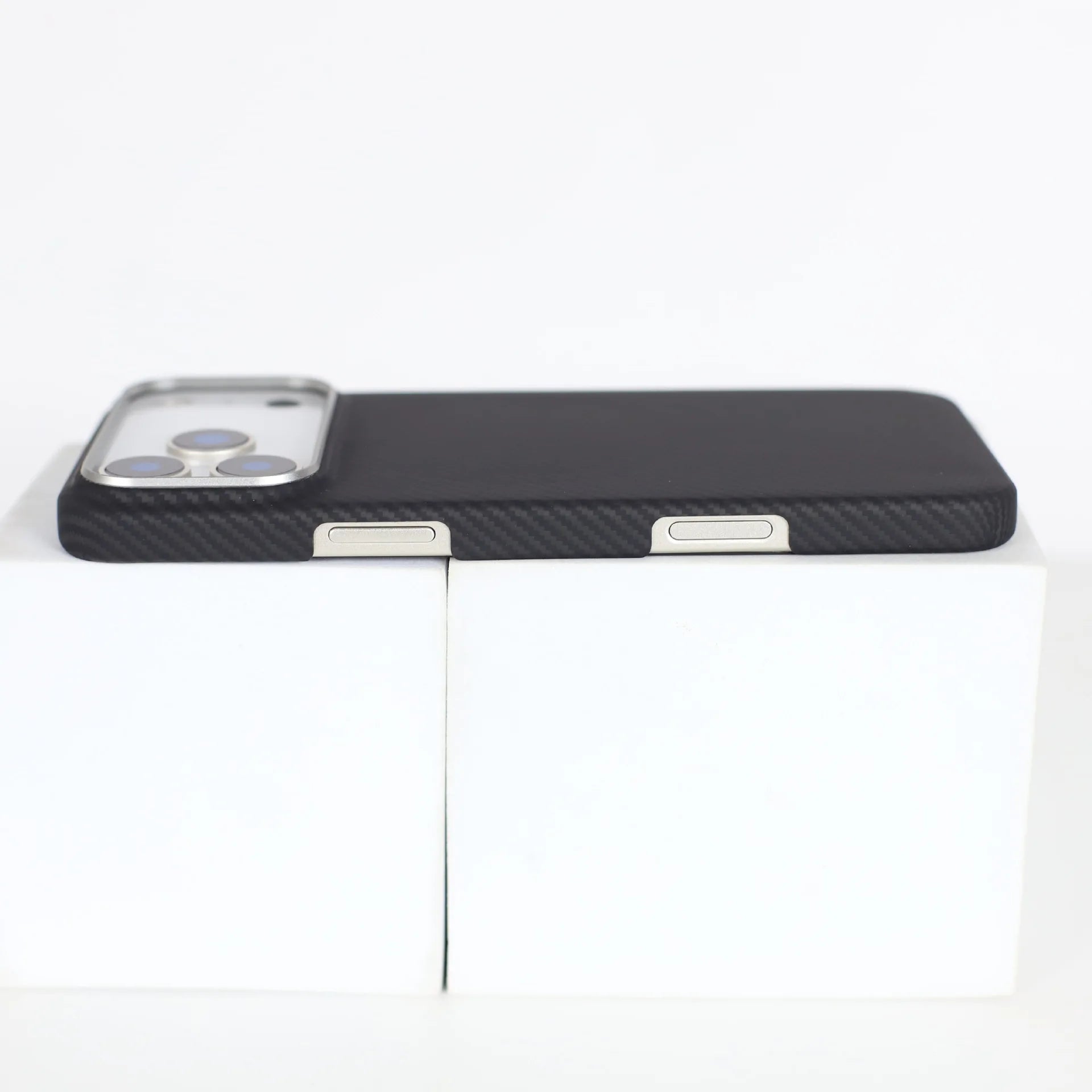 iPhone 17 Pro Max Aramid Fiber Case - Slim Military-Grade Protection Tidesmit