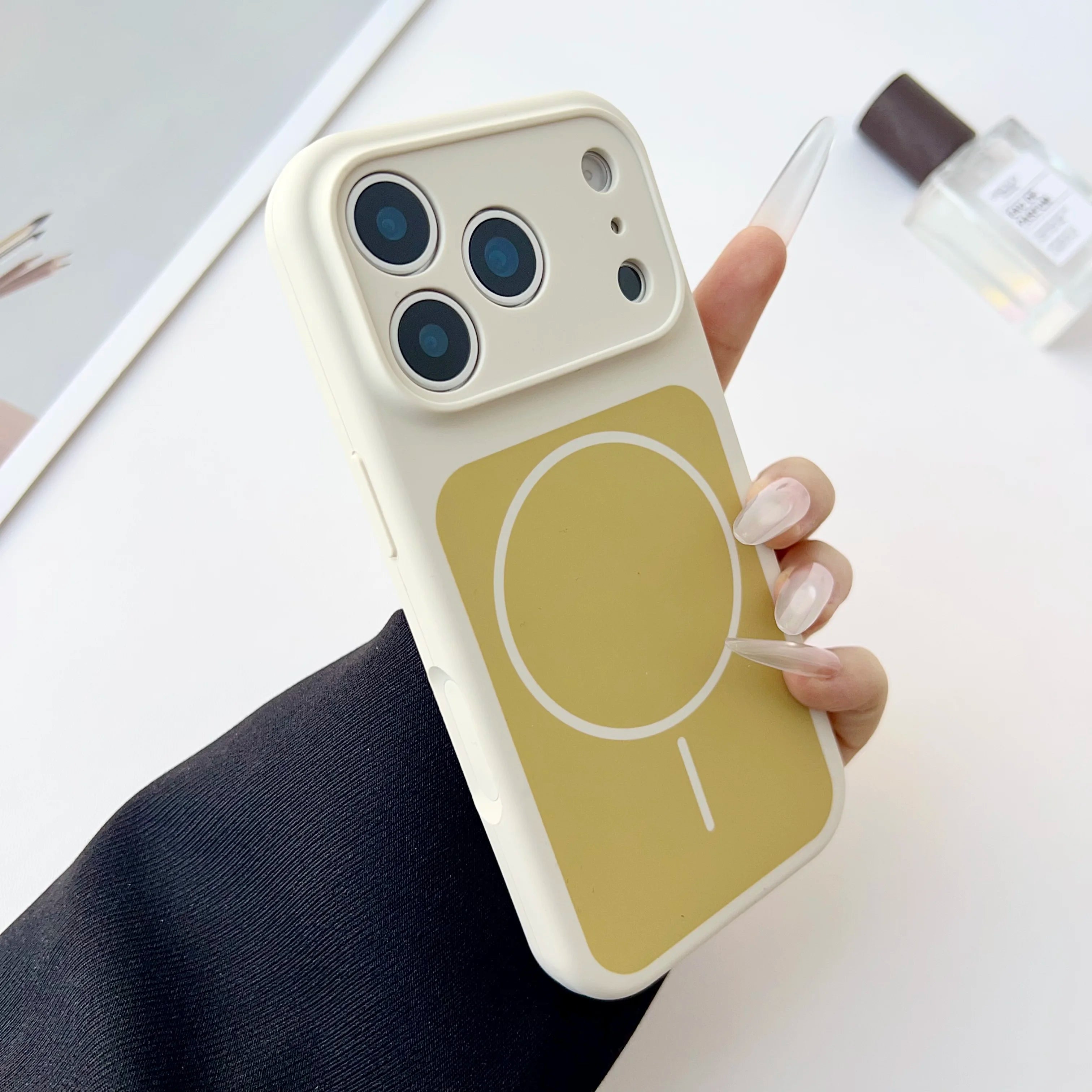 iPhone 17 Pro Max Magnetic Silicone Case - Shock-Absorbing Slim Cover Tidesmit