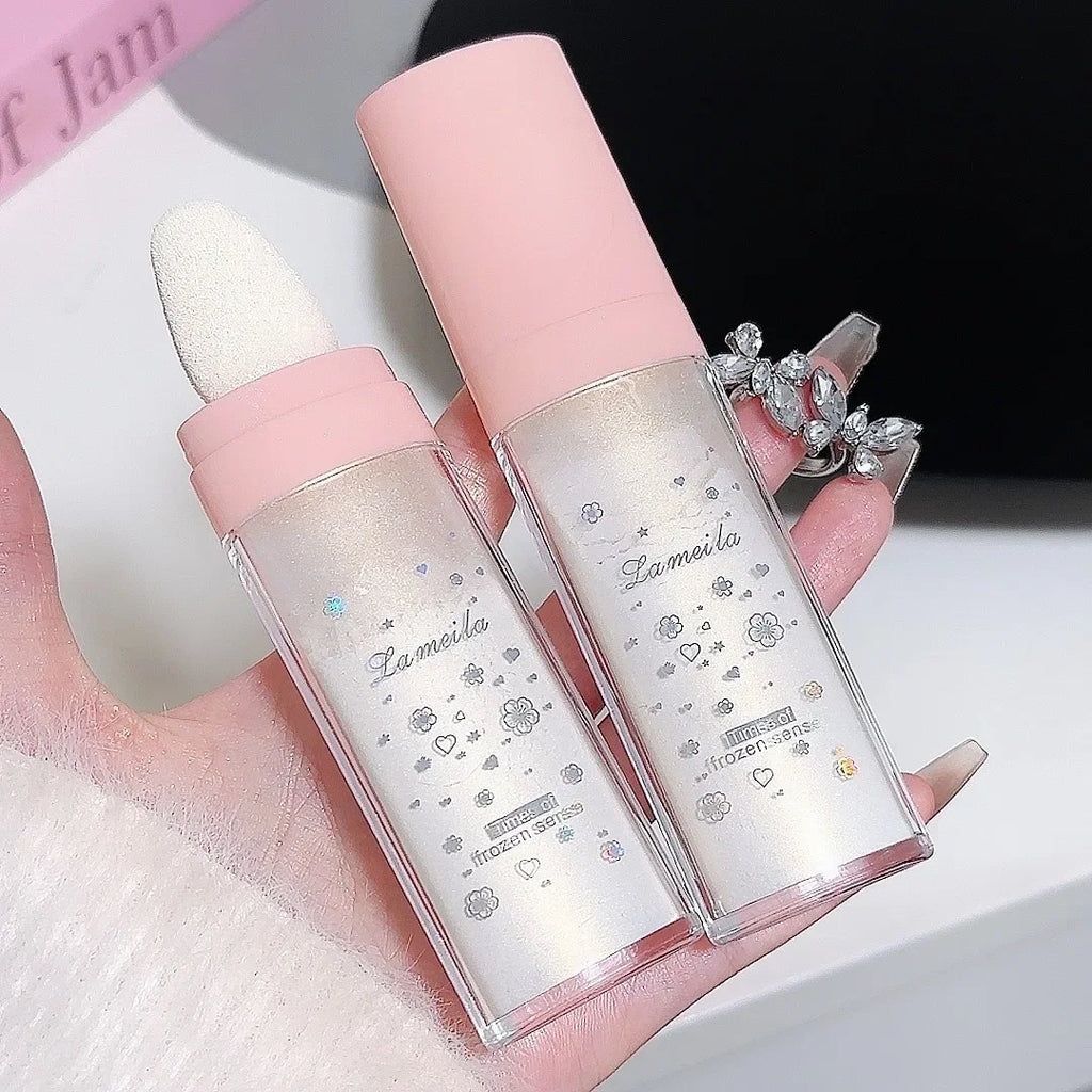 Tidesmit 3Colors glitter powder highlighter palette showing natural face shimmer and contour texture close-up