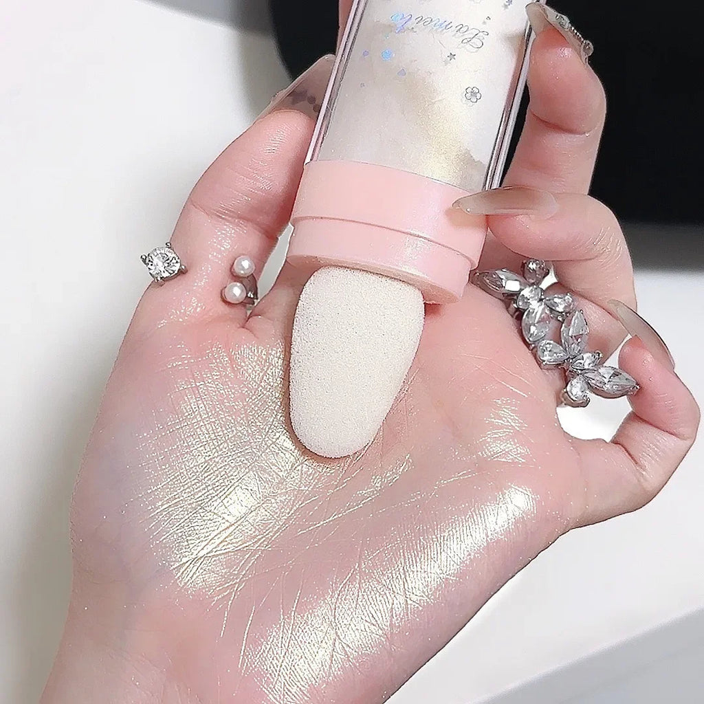 Tidesmit 3-color glitter powder highlighter for face and body shimmering makeup texture close-up