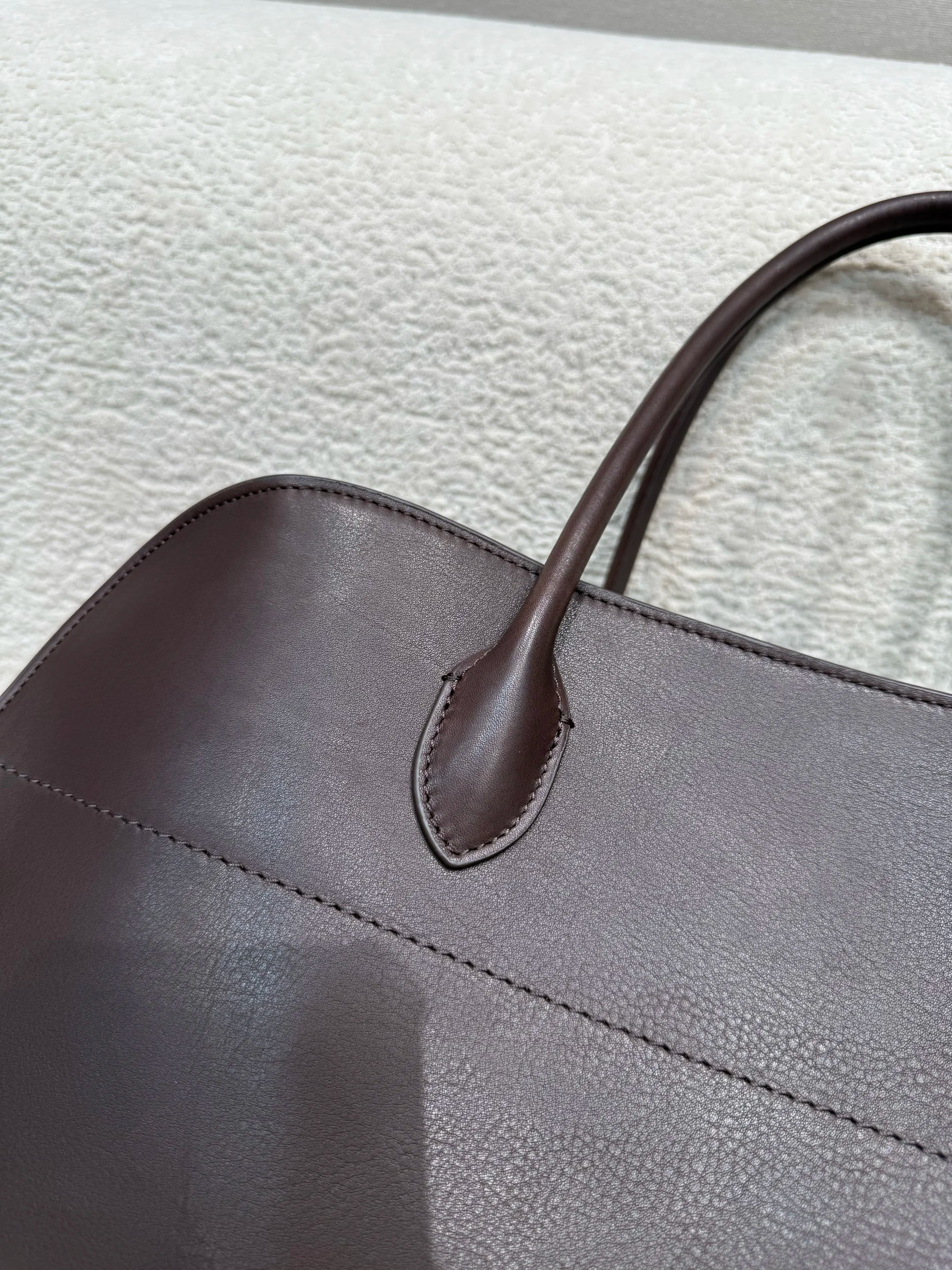 Unisex saddle leather all steel hardware inner sheepskin single shoulder large capacity hand-held horizontal bag