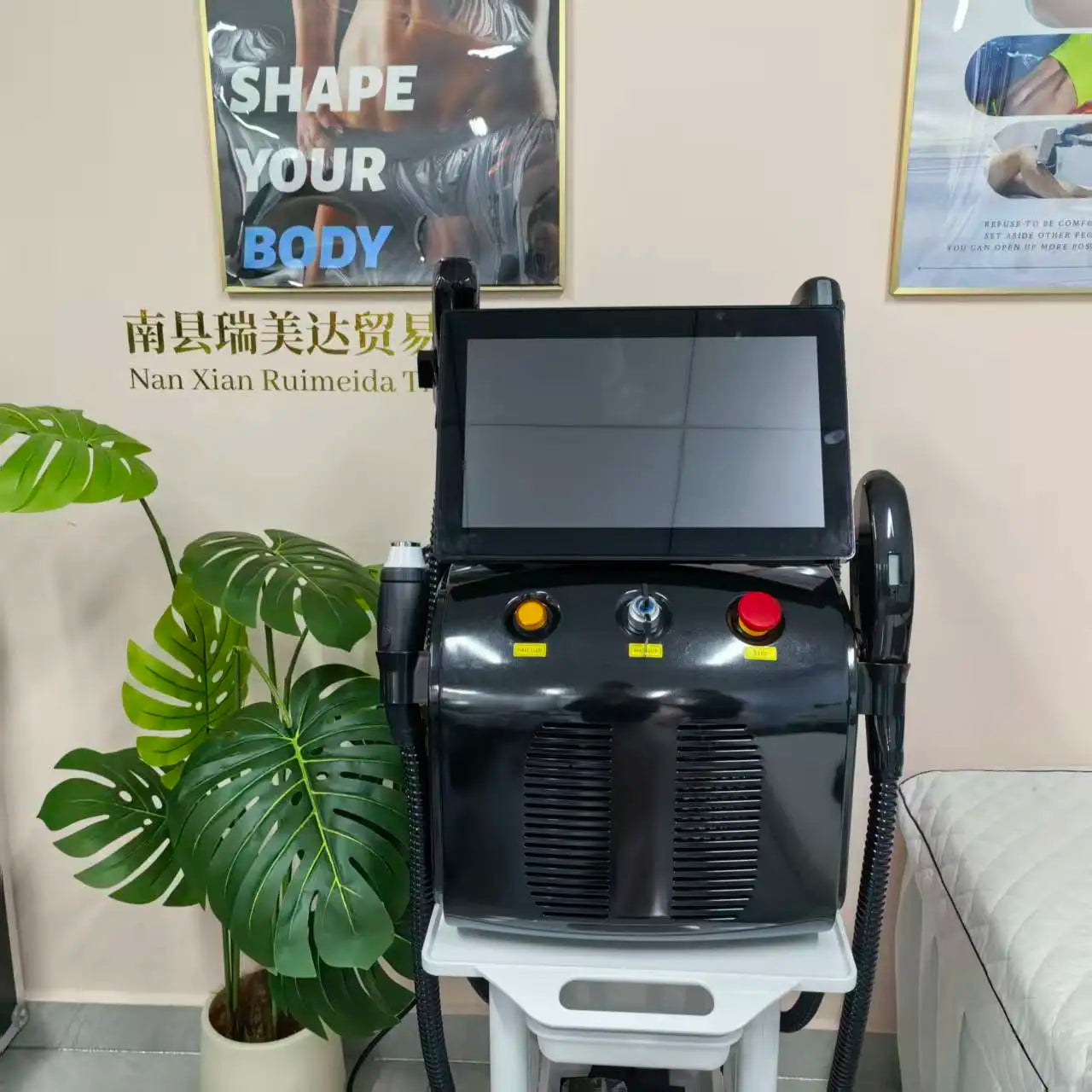 Tidesmit 4-in-1 4500W multifunctional diode laser and RF beauty machine for salon hair and tattoo removal, angle 21
