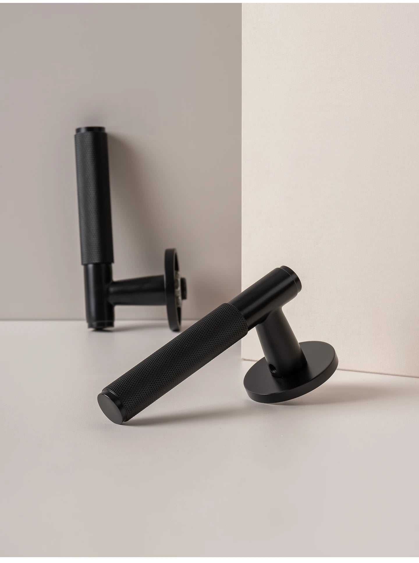 DOOROOM Brass Door Lock Set Modern Knurled Matte Black Interior Door Lock Decorative Lock Privacy Lock Passage Lock