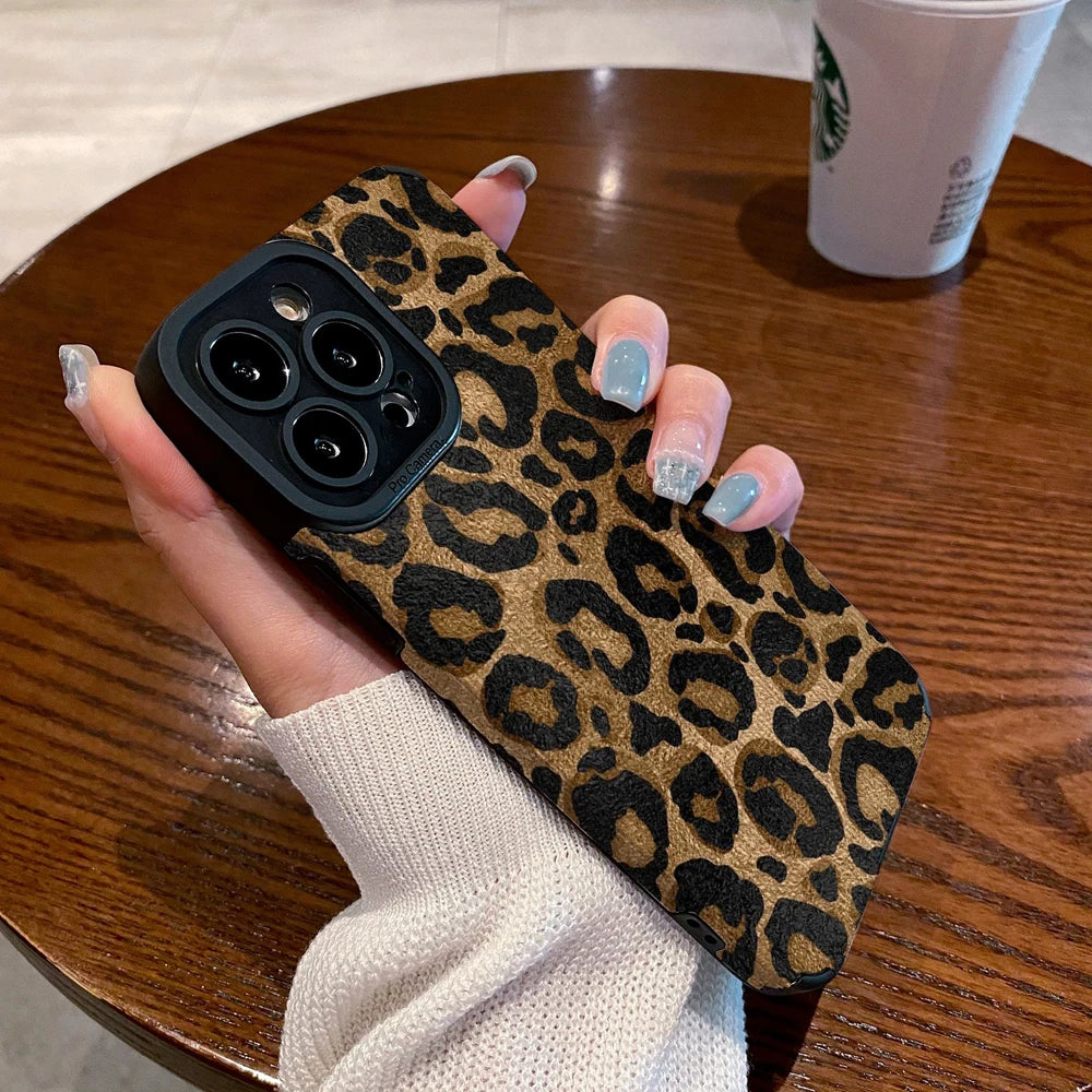 iPhone 15 Pro Max Leopard Case - Shock-Absorbing Silicone Cover Tidesmit